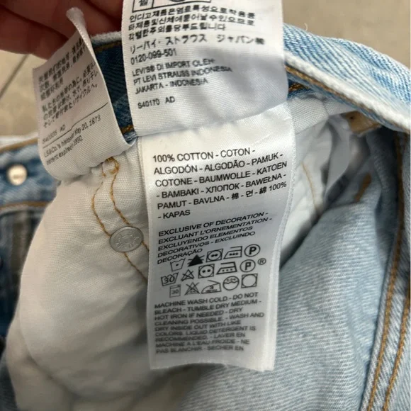 Levi's light wash cut off denim shorts 29 waist - Picture 4 of 5